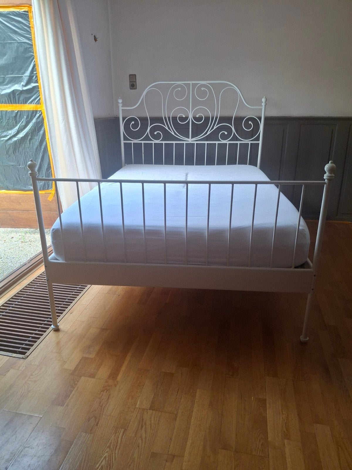 Ikea, wit metalenbed incl lattenbodems/Emma matrassen., Huis en Inrichting, Slaapkamer | Bedden, Ophalen, Romantisch, Klassiek