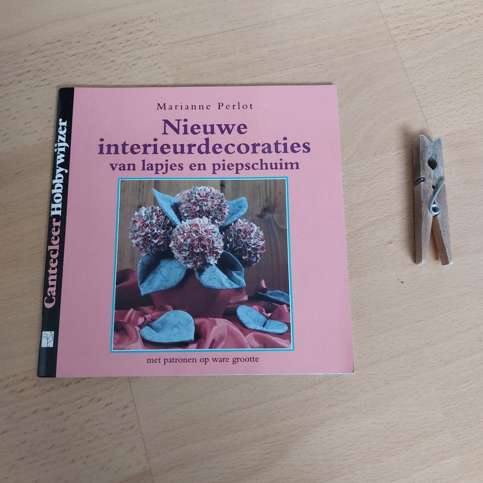 Nieuwe interieurdecoraties van lapjes en piepschuim, Boeken, Ophalen of Verzenden, Zo goed als nieuw, Scrapbooking en Knutselen