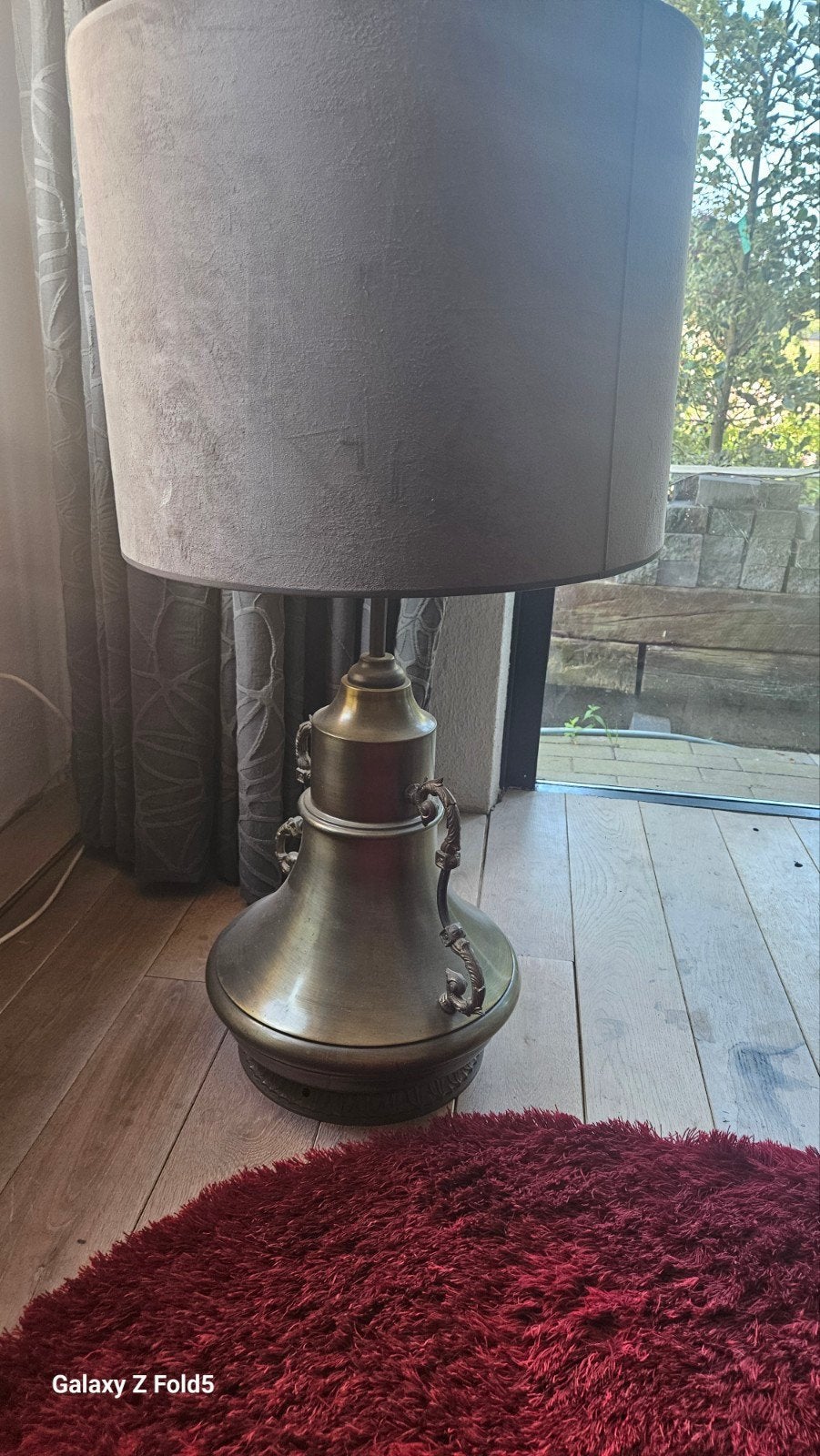 Stijlvolle vloerlamp met bronzen voet en grijze kap, Ophalen of Verzenden