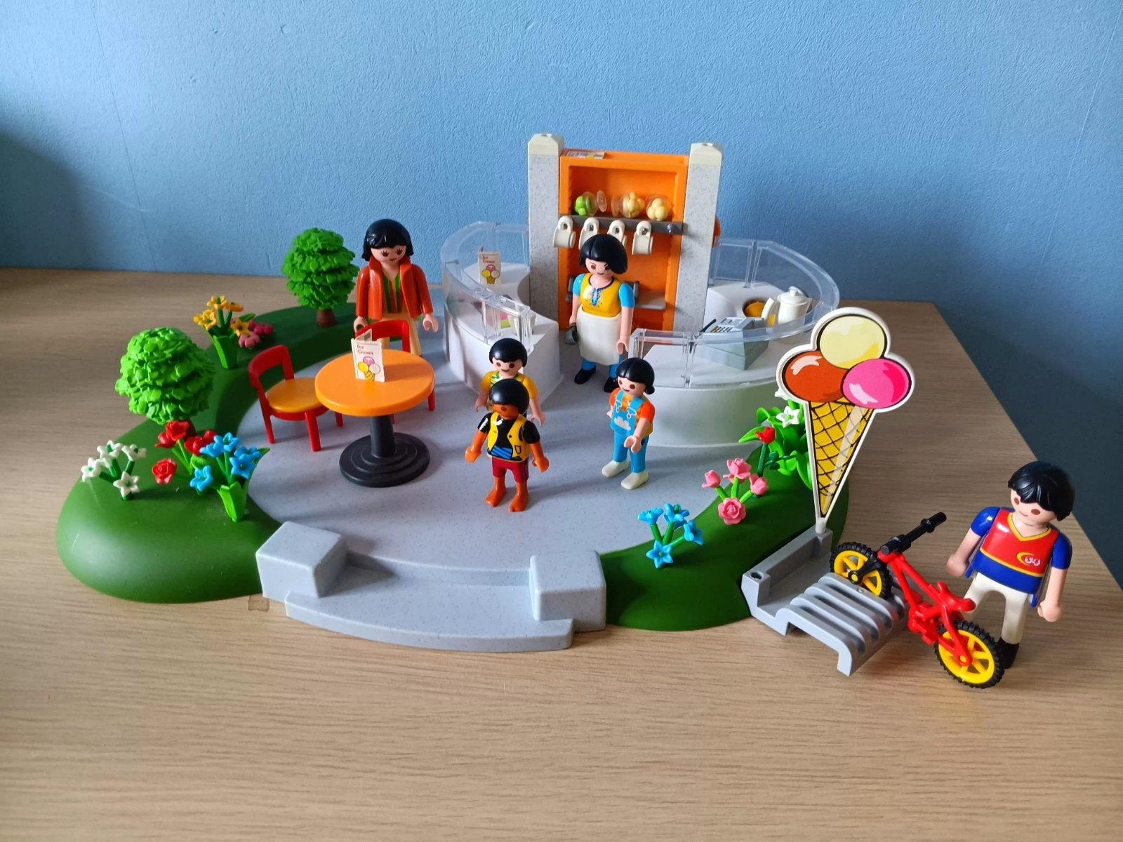 Playmobil ijssalon met figuren en accessoires, Ophalen, Gebruikt, Complete set
