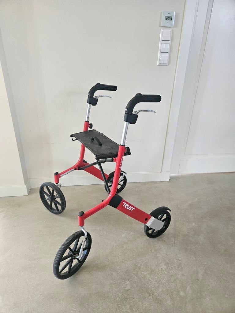 Trust  Care Let's Go Out Rollator red, Diversen, Rollators, Ophalen, Lichtgewicht, Zo goed als nieuw