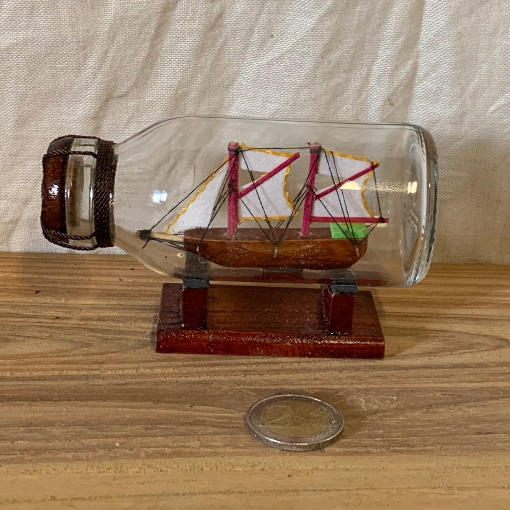 Bootje in fles - handgemaakt  -te koop bij TTM Wonen, TTM Wonen, Meubels – (Perzische) Tapijten en Woonaccessoires, Meerkleurig