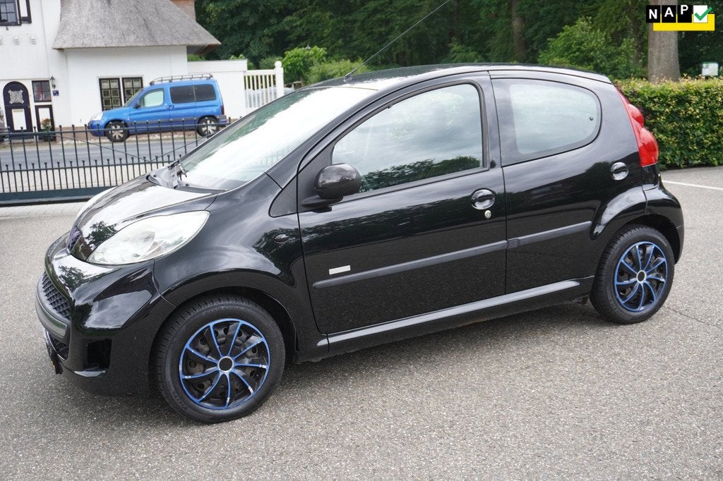 Peugeot 107 1.0-12V Millesim 200 5 Drs Airco, Voorwielaandrijving, Euro 5, Gebruikt, 4 stoelen