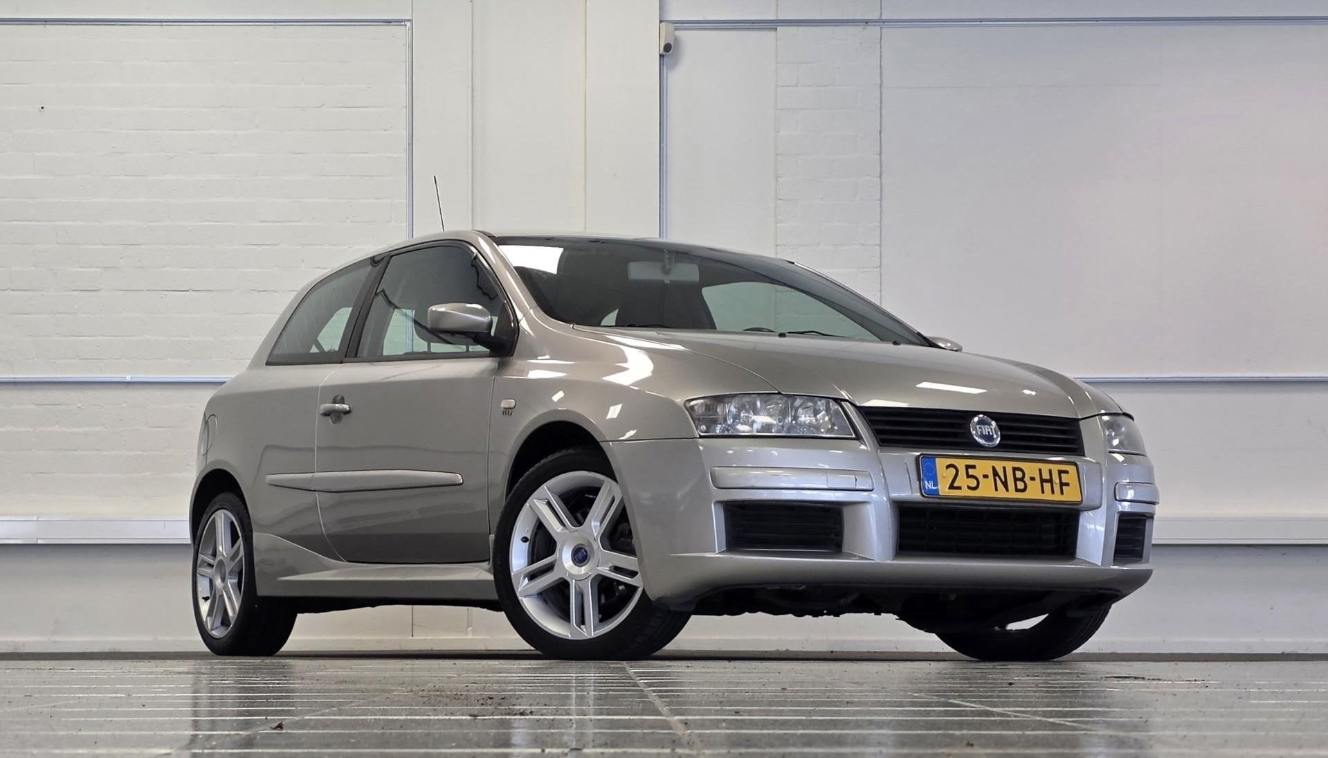 Fiat Stilo 2.4i 20V Abarth 170pk 17" LM Nieuwe APK Garantie, Auto's, Voorwielaandrijving, Stof, Gebruikt, Zwart