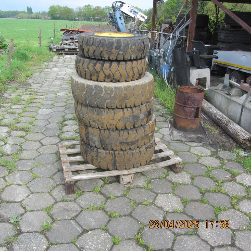 Banden Heftruck, Ophalen