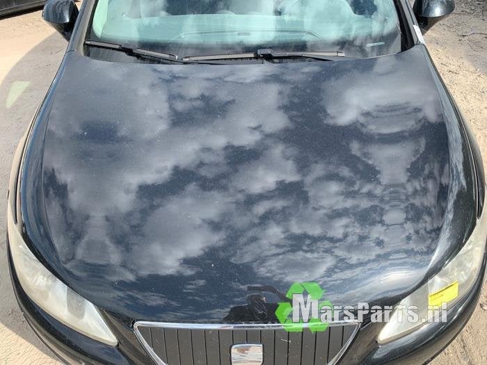 Motorkap van een Seat Ibiza