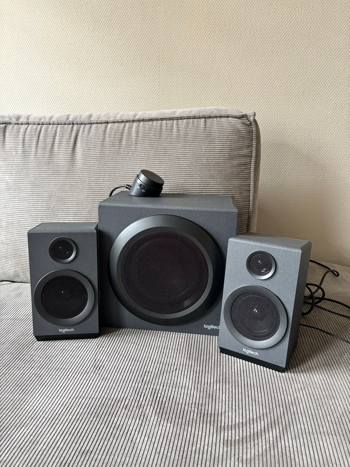 Logitech 2.1 (z333) speakerset met subwoofer, Subwoofer, Zo goed als nieuw, Minder dan 60 watt, Ophalen