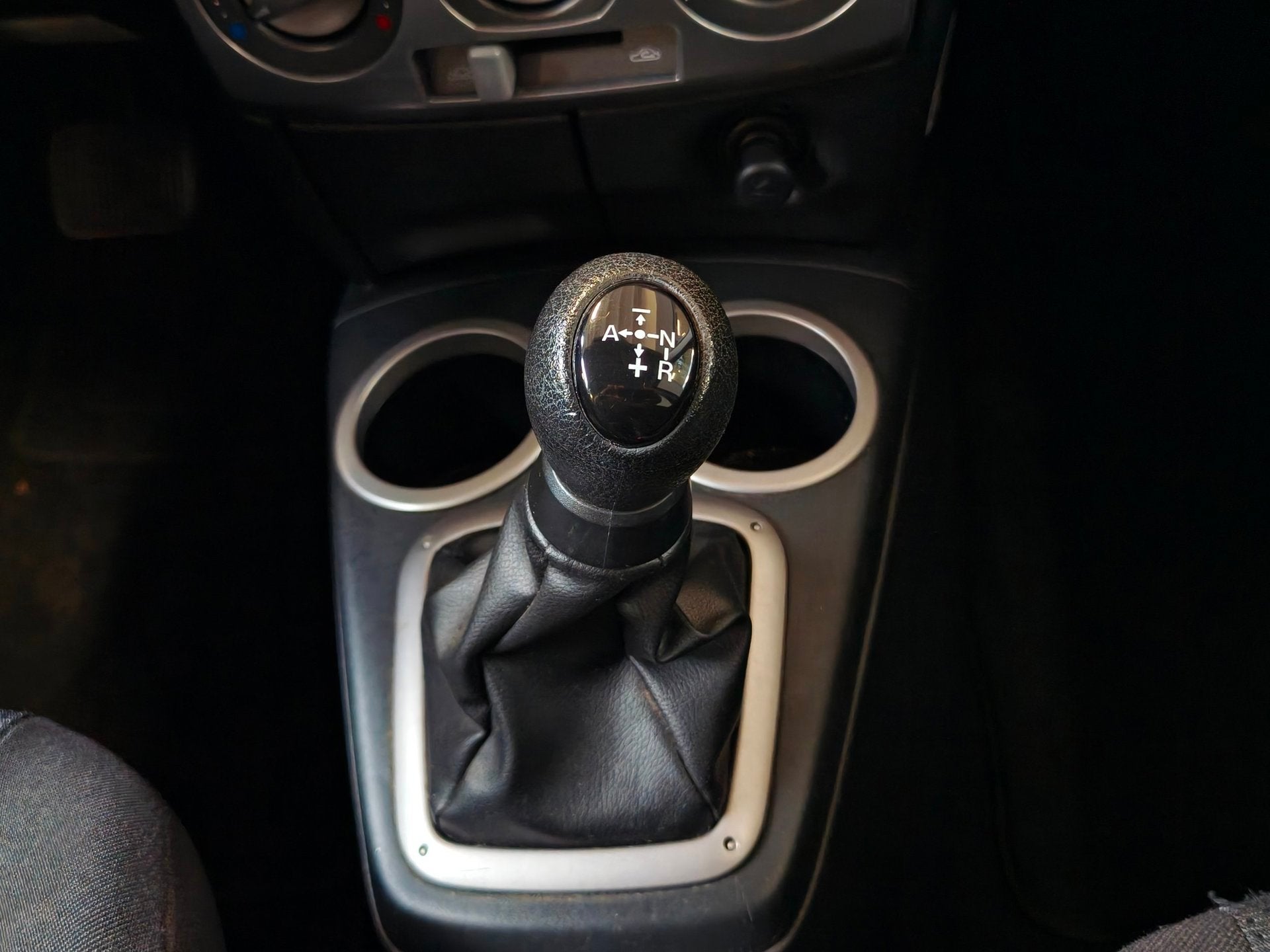 Mazda 2 1.4 Touring Airco NAP, Auto's, Dealer onderhouden, Stof, Zwart, 4 cilinders