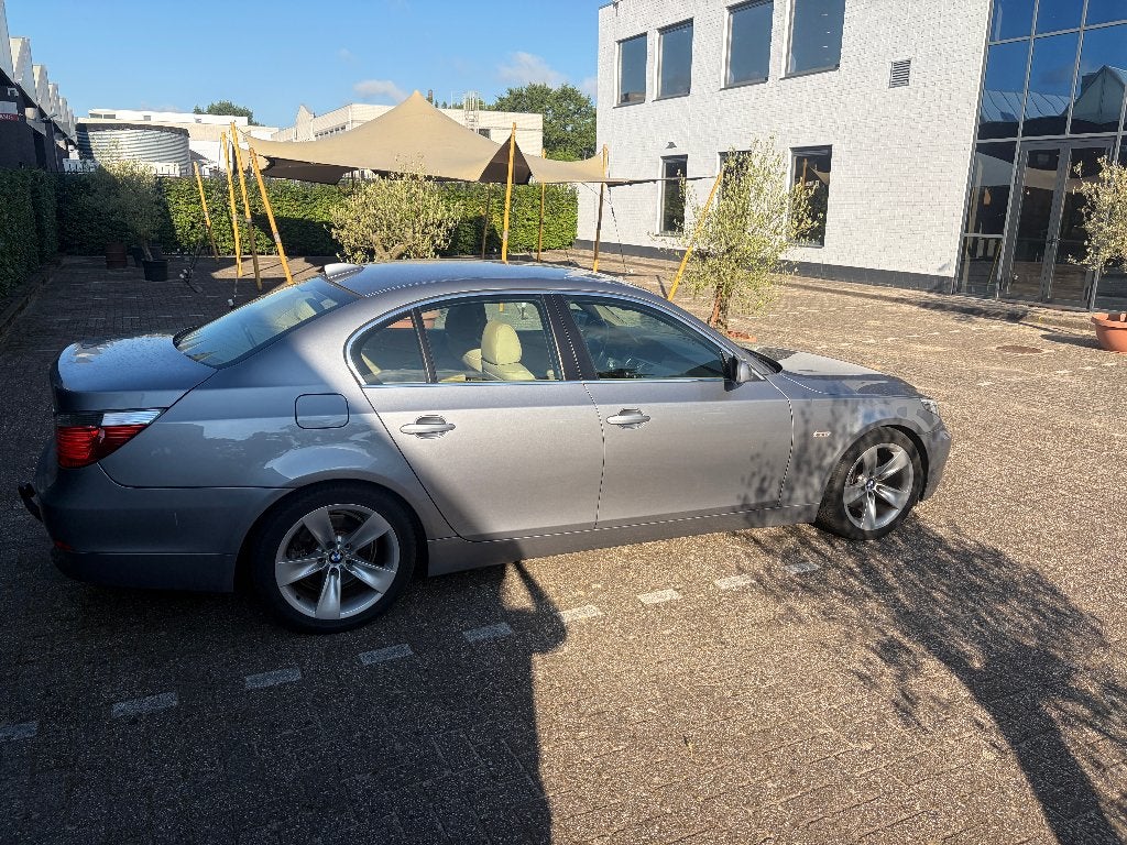 BMW 5-Serie 2.5 I 525 AUT 2004 Blauw, Auto's, Achterwielaandrijving, 2000 kg, Particulier, Sedan