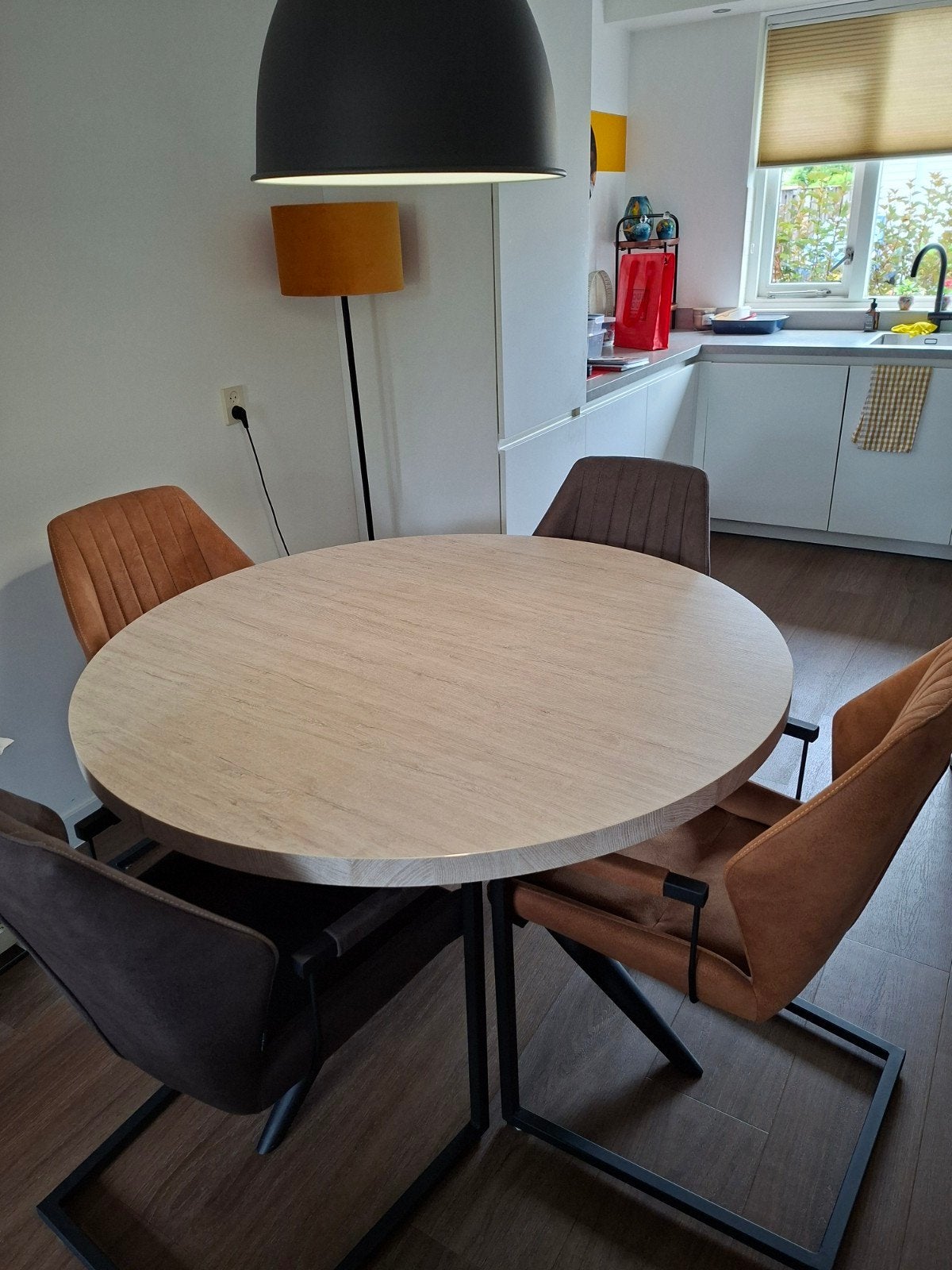 Eethoek wegens verhuizing te koop, Ophalen, Kunststof, Rond, Zo goed als nieuw