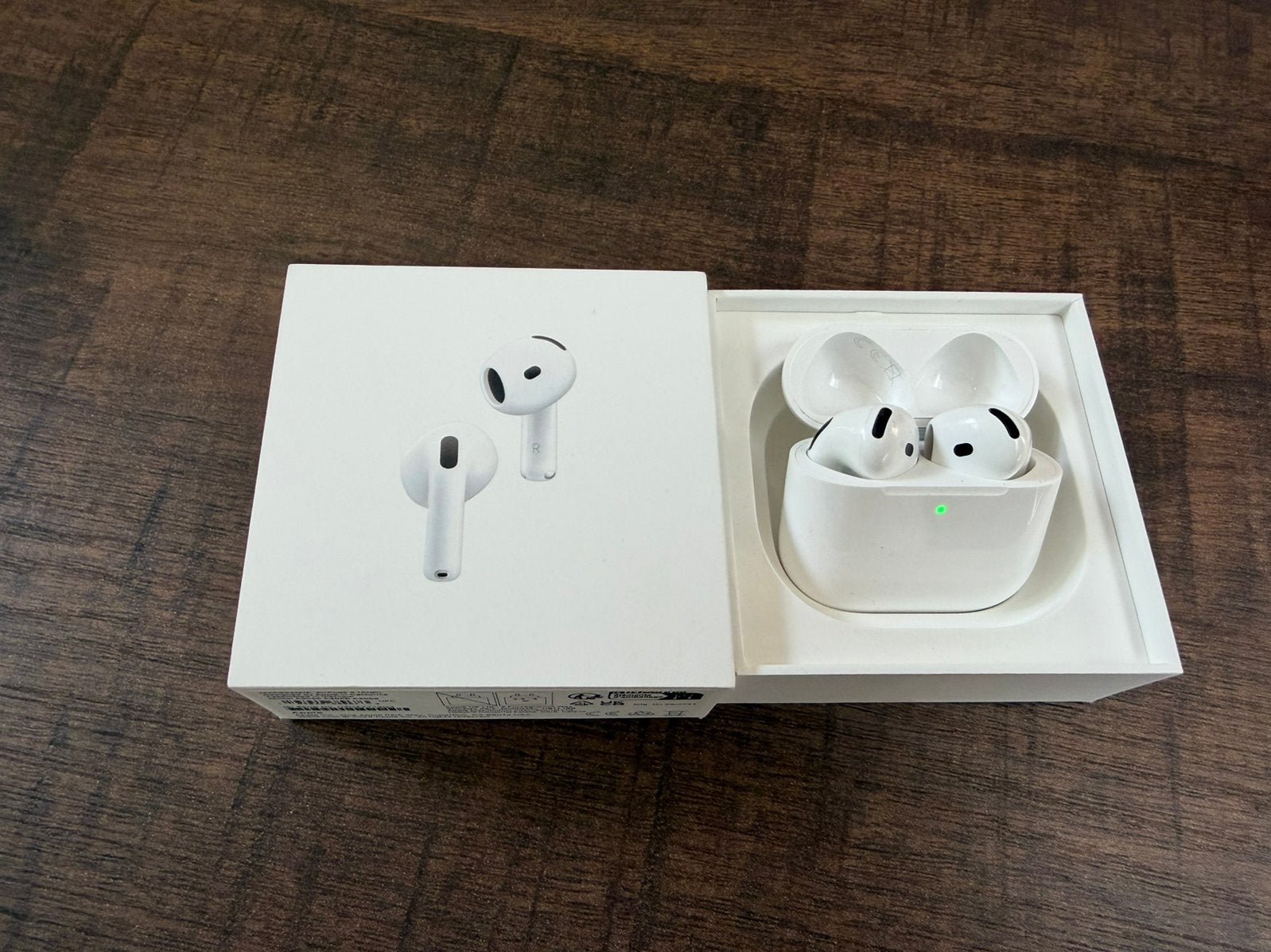 Apple AirPods (4th generation)