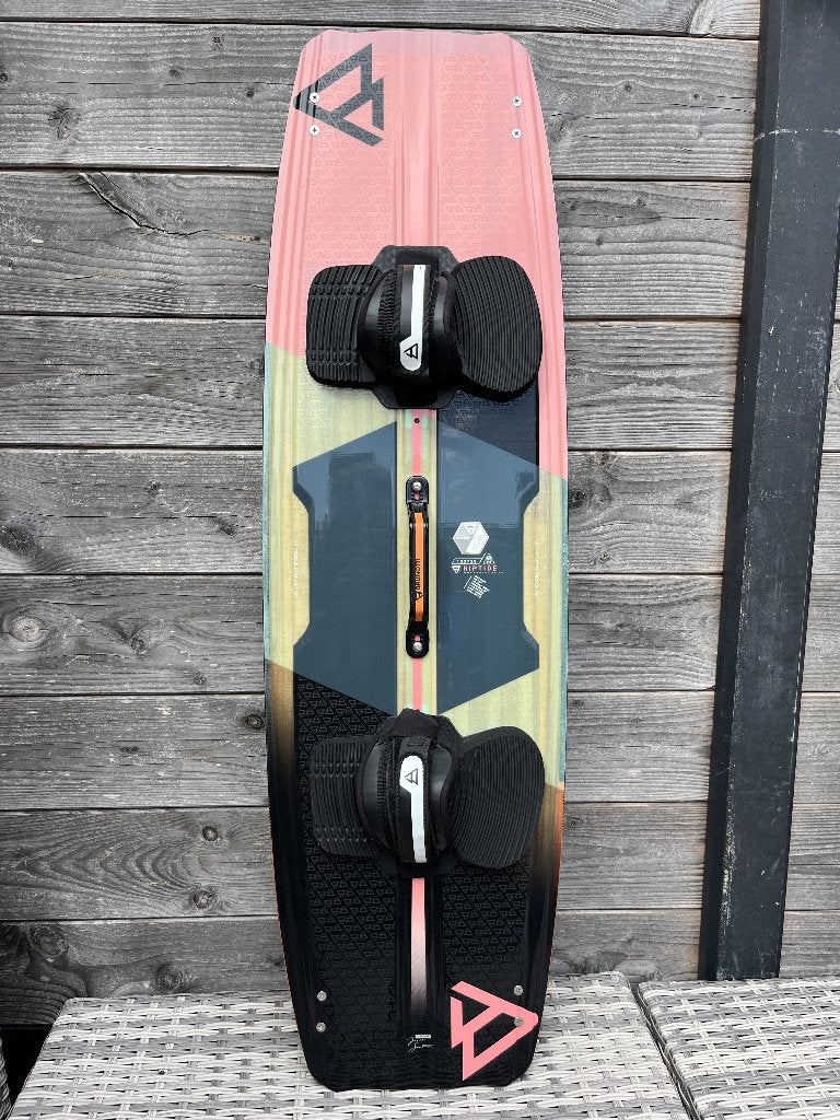 Brunotti Riptide Kitesurfboard 133 x 39 cm, Twintip, Kiteboard, Ophalen of Verzenden, Zo goed als nieuw