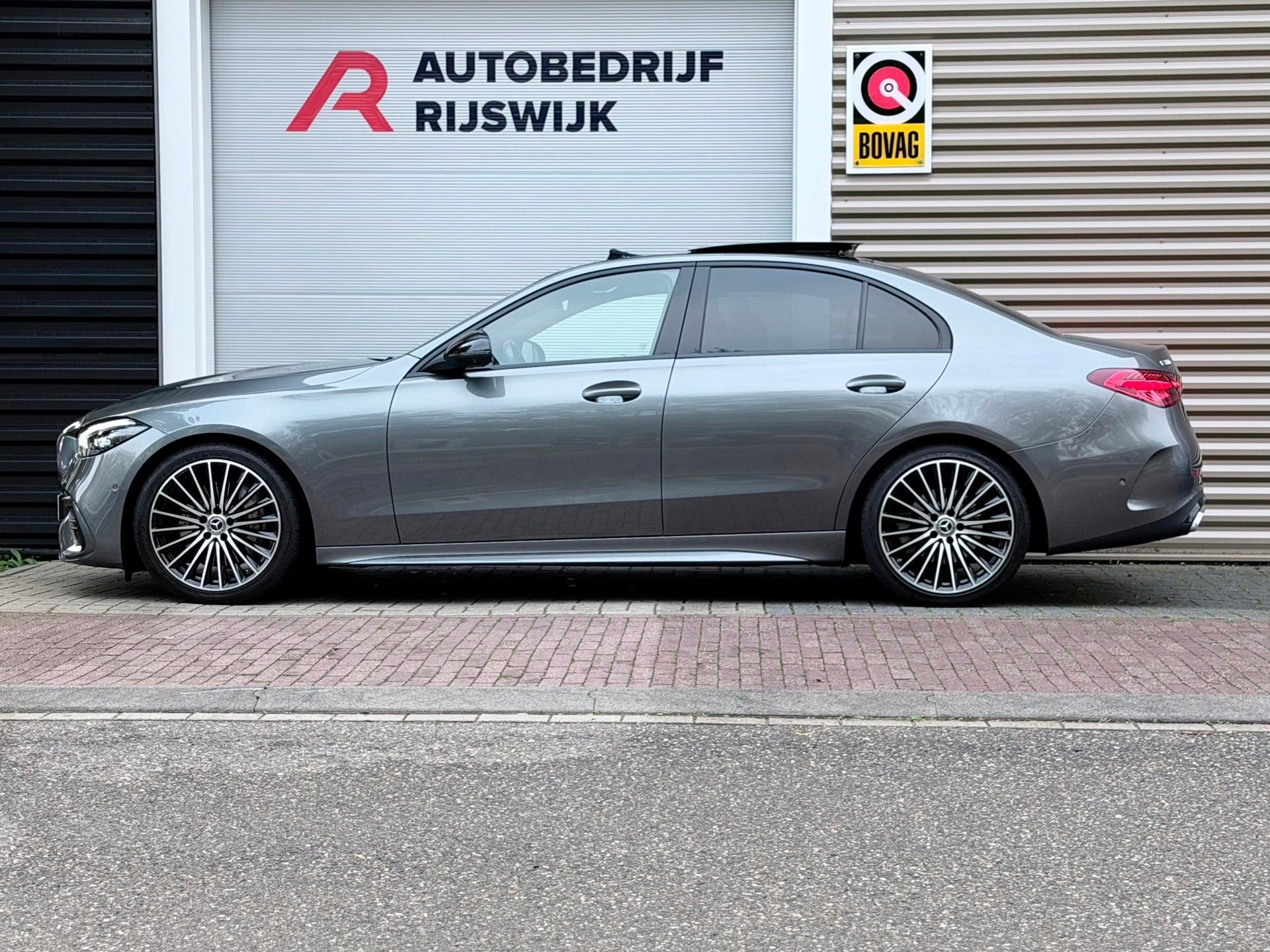 Mercedes-Benz C-klasse 300 AMG Line Pano/Burmester/360, Auto's, Automaat, 12 maanden, Euro 6, 4 cilinders
