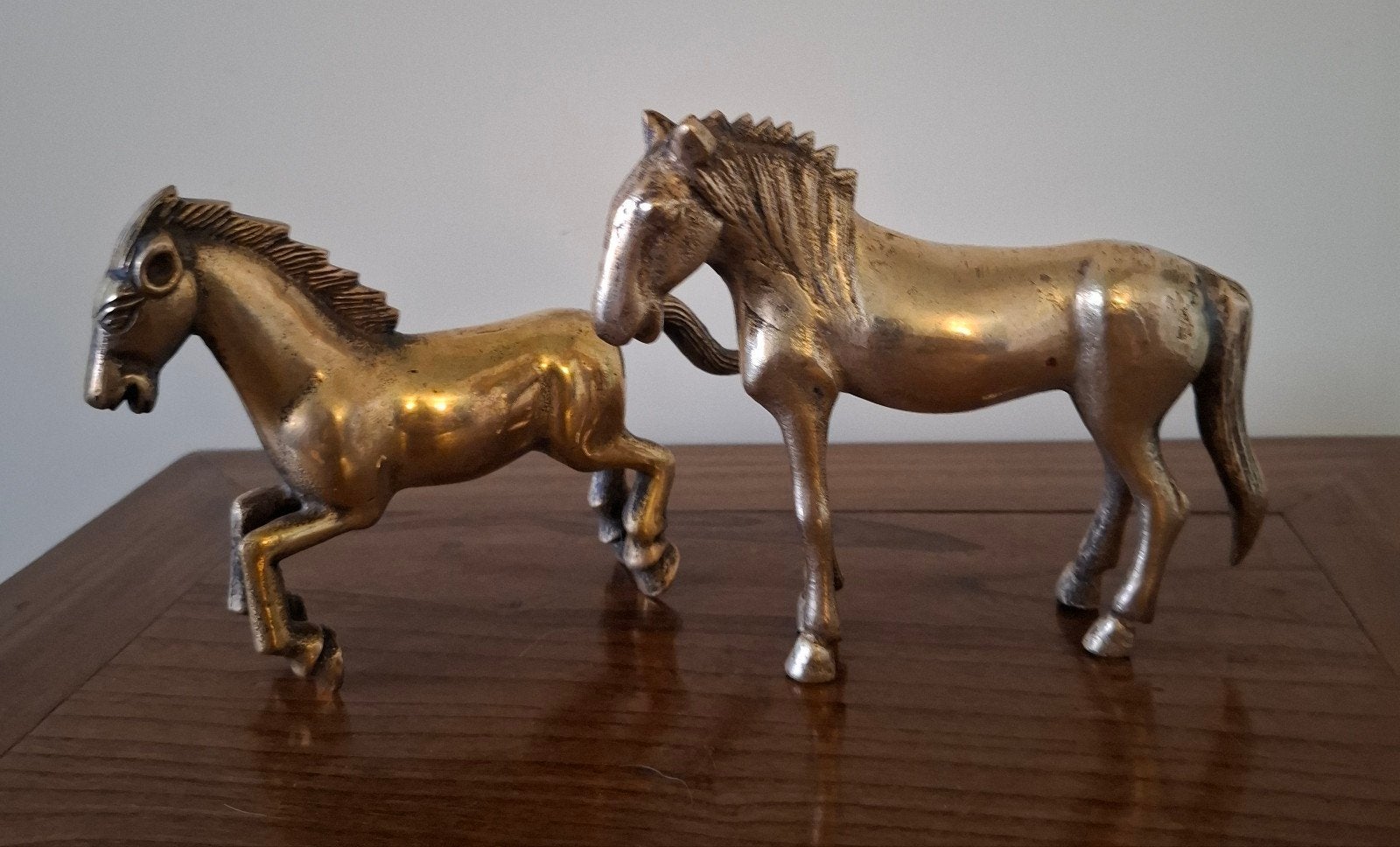 2 Bronzen Paarden Beeldjes - 11 cm en 12 cm Hoog, Antiek en Kunst, Antiek | Koper en Brons, Ophalen of Verzenden, Brons