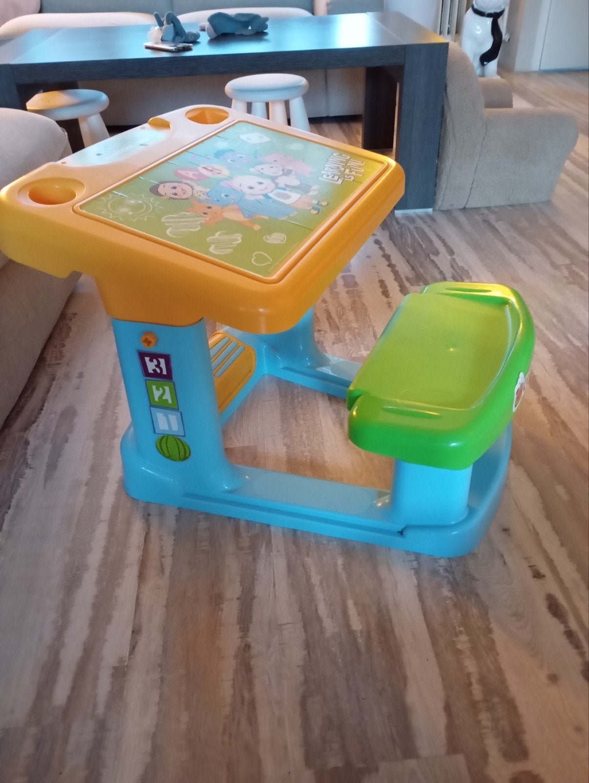 Leuk kinderbureau met stoel - Cocomelon thema, Kinderen en Baby's, Ophalen, Gebruikt, Jongen of Meisje