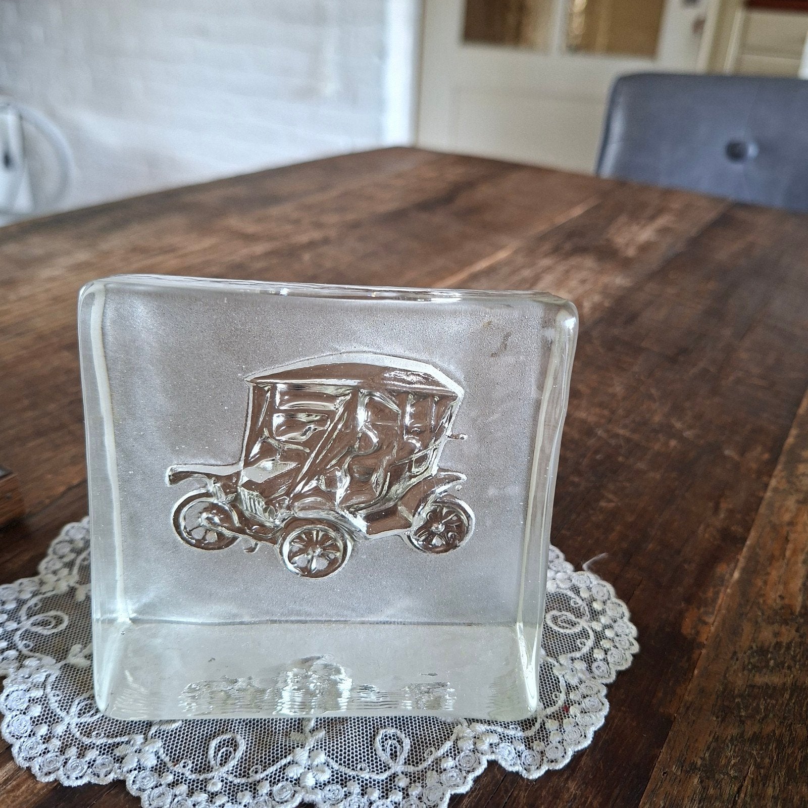 Goebel Press Paper uit 1979 Kristal metKlassieker Ford erop, Ophalen of Verzenden