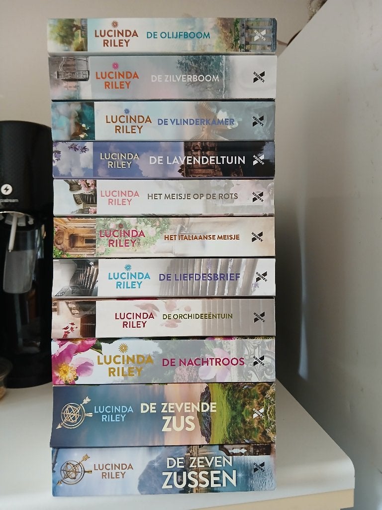 11 boeken van Lucinda Riley, Boeken, Romans, Ophalen of Verzenden, Zo goed als nieuw, Lucinda Riley