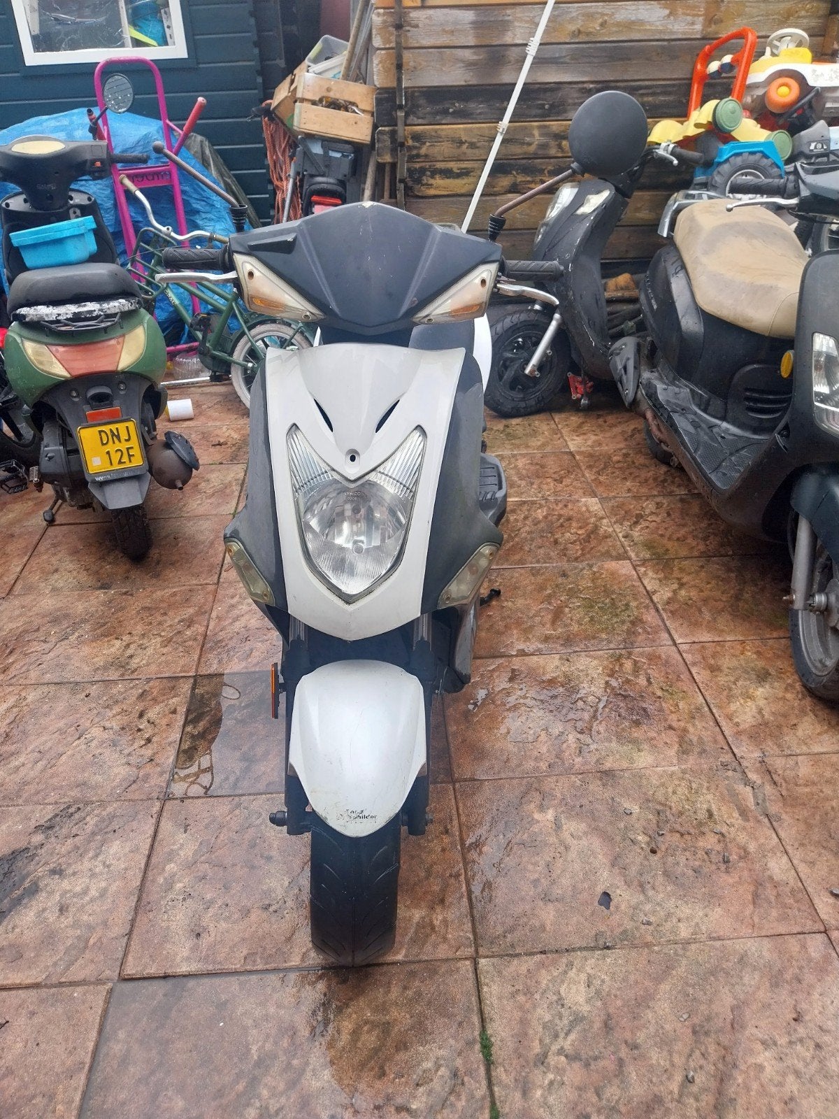 Witte scooter -opknapper, Fietsen en Brommers, Scooters | Overige merken, Gebruikt, Onbekend, Maximaal 45 km/u, Ophalen of Verzenden