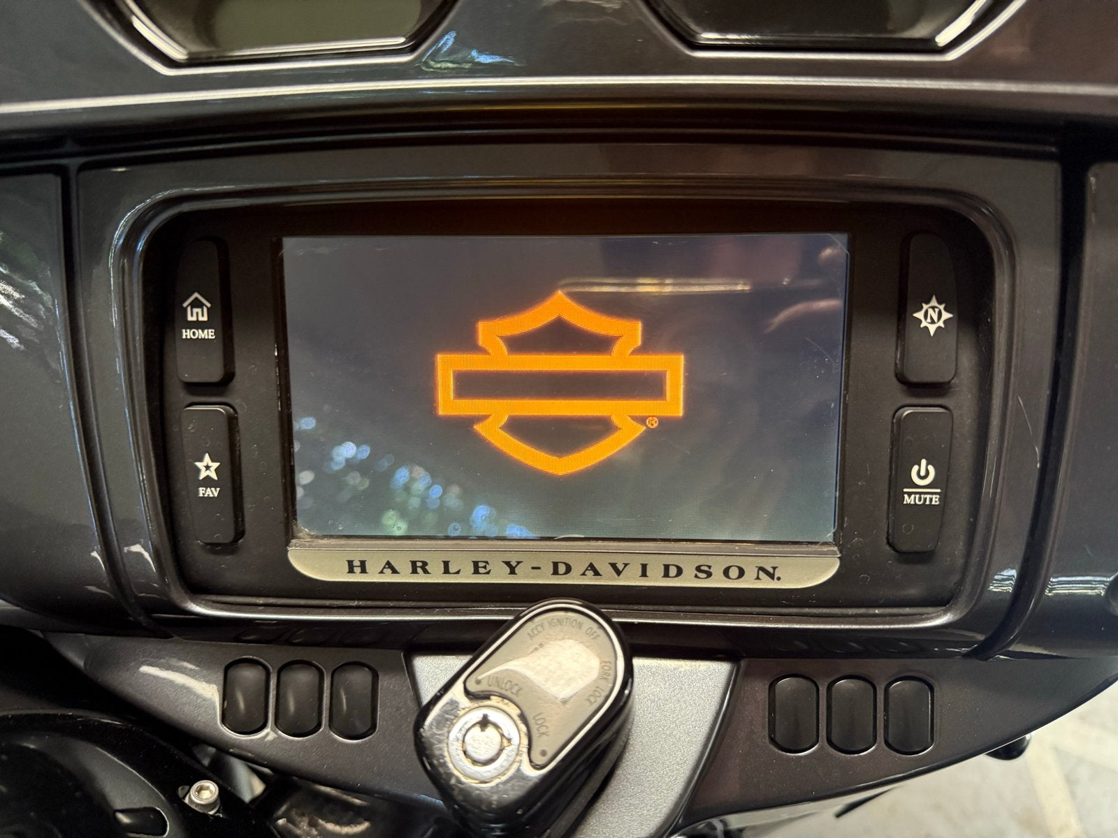 Harley Davidson Boom Box 6.5 GT NAV GPS Radio 2014-2018, Auto diversen, Autoradio's, Ophalen of Verzenden, Gebruikt