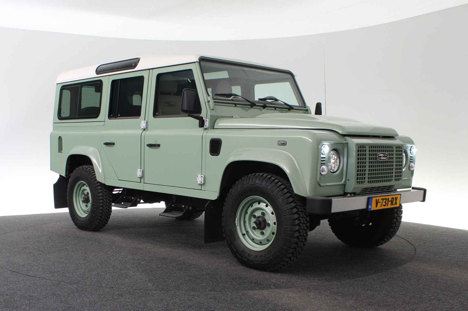 Land Rover Defender 110 Heritage Edition | 1 van 400, Auto's, Euro 5, Stof, Beige, 4 cilinders