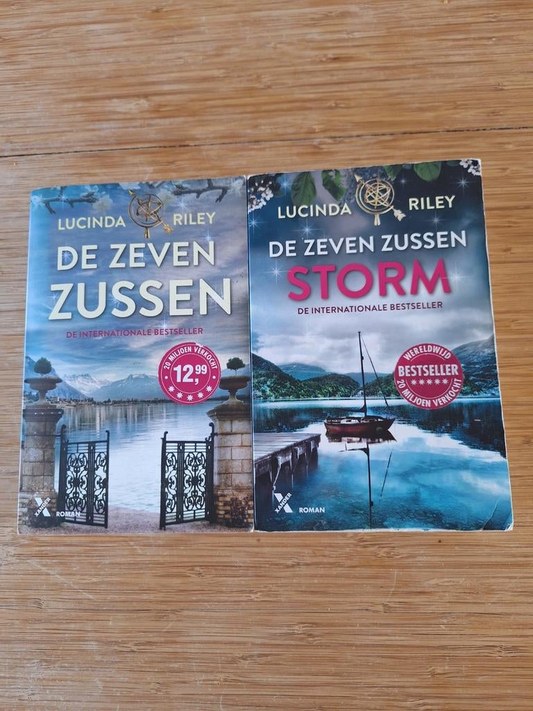 De Zeven Zussen - Lucinda Riley (deel 1 & 2), Boeken, Ophalen of Verzenden, Gelezen, Lucinda Riley, Nederland