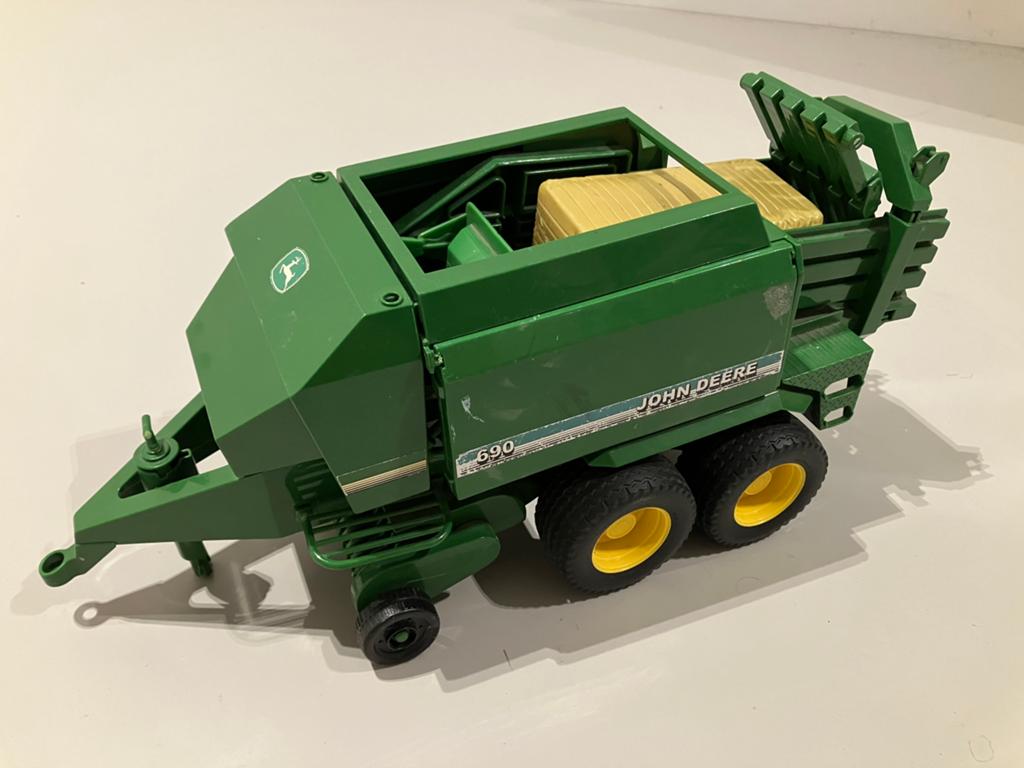 Bruder 02017 John Deere 690 balenpers met een baal, Ophalen, Gebruikt