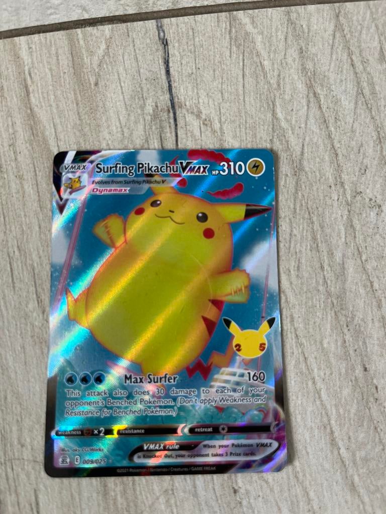 Surfing Pikachu VMAX Pokémon Kaart, Ophalen of Verzenden, Zo goed als nieuw, Losse kaart, Foil