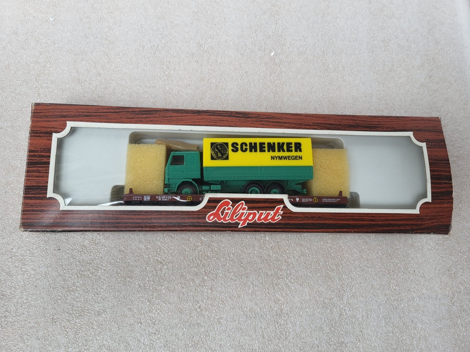 Liliput 200 04 - Platte wagon met Schenker vrachtwagen, Hobby en Vrije tijd, Modeltreinen | H0, Gelijkstroom, Wagon, Ophalen of Verzenden