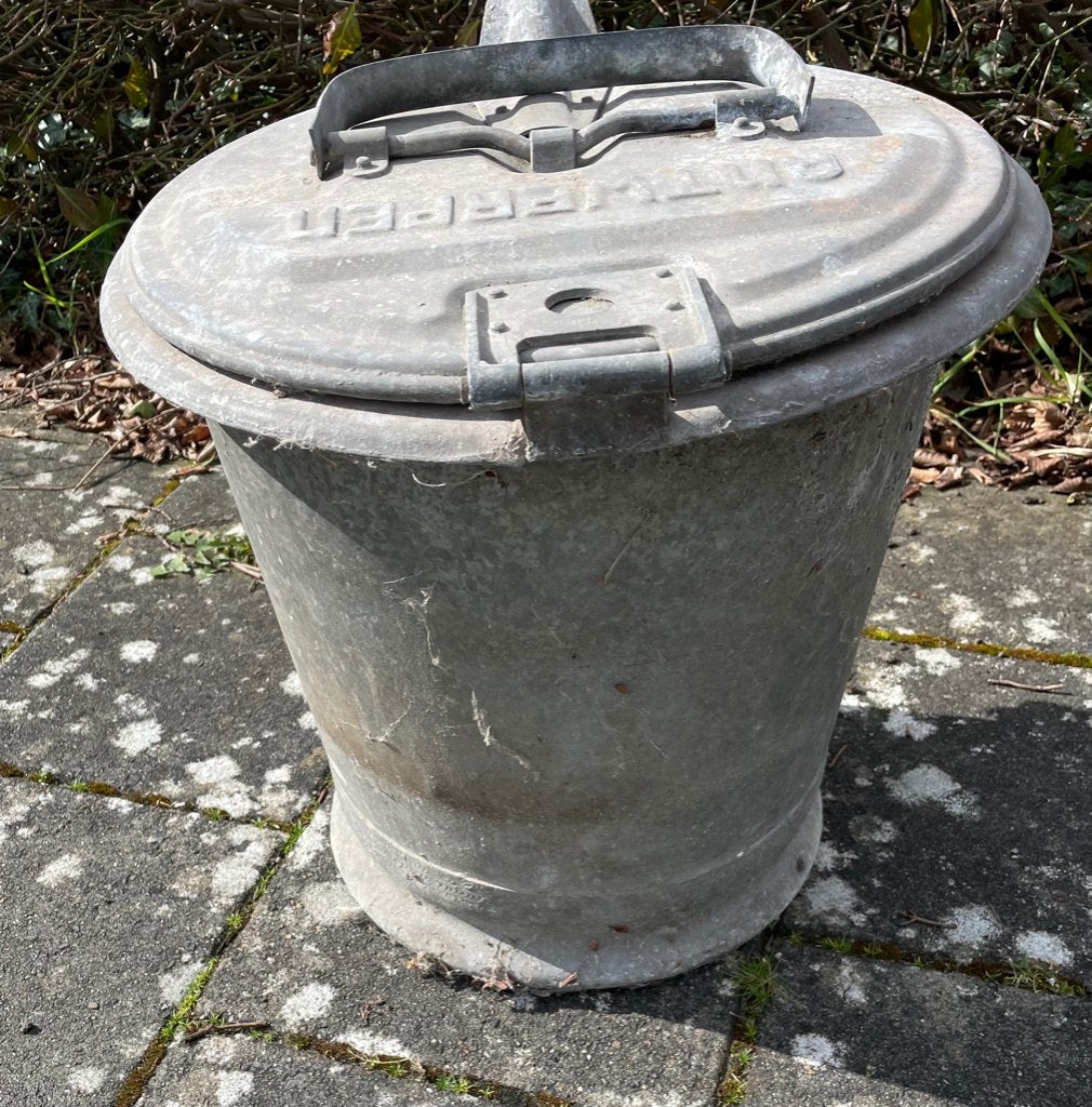 oude en aparte zinken vuilnisbak uit Antwerpen., 20 tot 30 liter, Ophalen, Zo goed als nieuw, Metaal