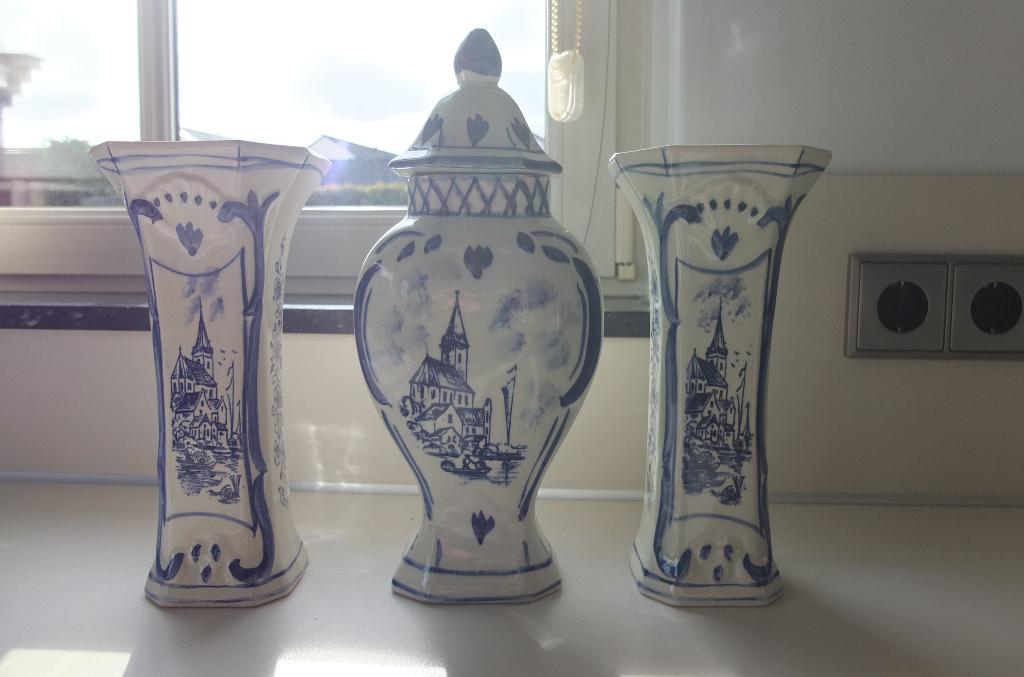 Delfts blauwe vazen kaststel handgeschilderd, Huis en Inrichting, Woonaccessoires | Vazen, Ophalen, Blauw, Aardewerk of Porselein