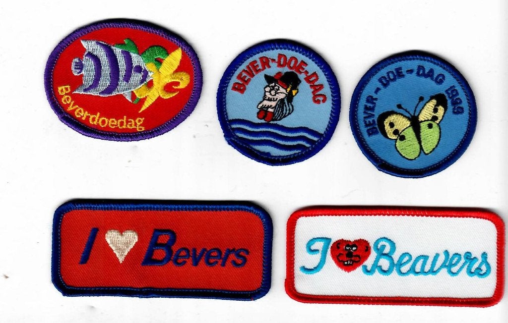 bever insignes 1,- per stuk  (met lange doener is weg), Verzenden, Nieuw, Embleem, Speld of Insigne