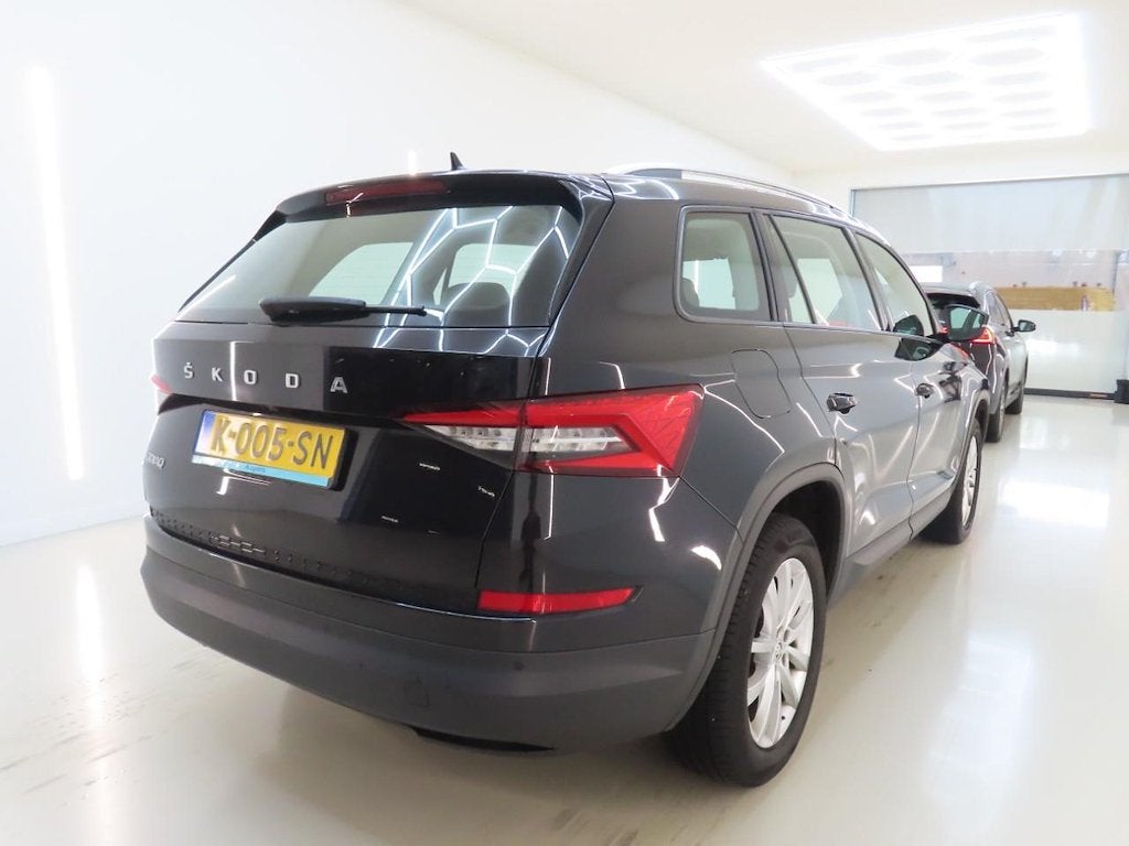 Skoda Kodiaq 1.5 TSI Business Edition DSG|STOELVRW|DealerOnd, Auto's, Dealer onderhouden, 4 cilinders, 150 pk, Zwart