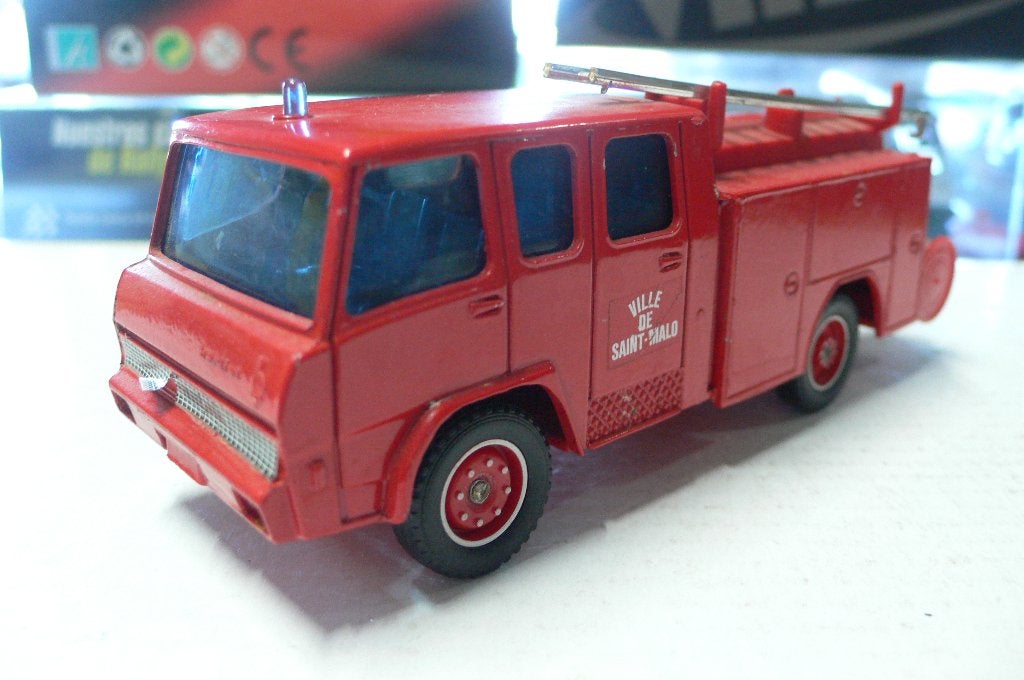berliet brandweer saint malo - solido  1/50, Hobby en Vrije tijd, Modelauto's | 1:50, Verzenden, Gebruikt, Bus of Vrachtwagen