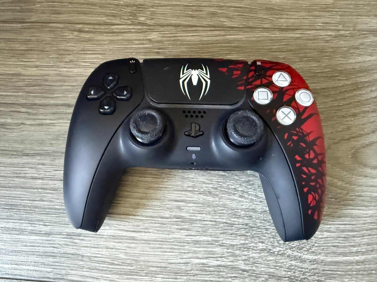 PS5 DualSense Limited Edition Spider-Man & God of War, Ophalen of Verzenden, Zo goed als nieuw