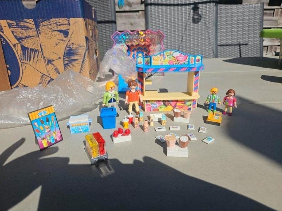 Playmobil ijscokraam met poppetjes en accessoires, Ophalen of Verzenden, Gebruikt, Jongen of Meisje