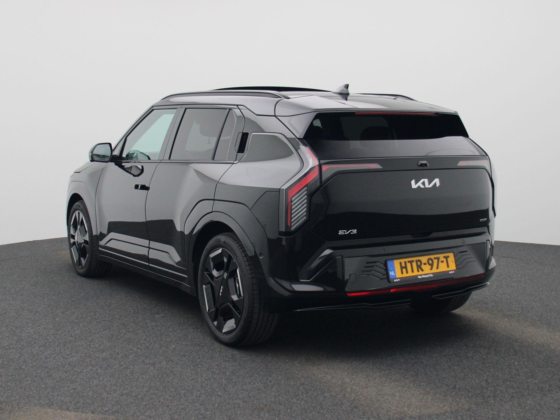 Kia EV3 GT-PlusLine 81.4 kWh | LED | Harman Kardon | Stoelve, Auto's, Kia, Zwart, Origineel Nederlands, 204 pk, 1000 kg