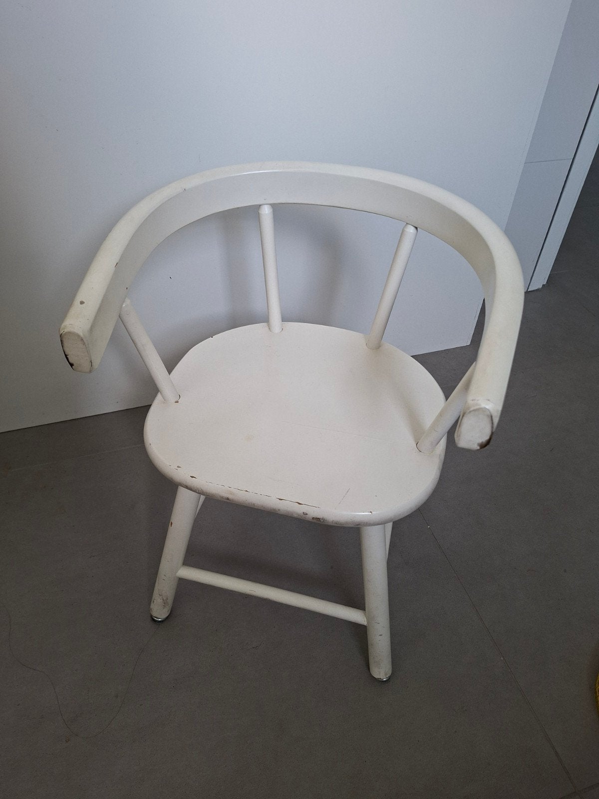 Witte houten kinderstoel met lichte gebruikssporen, Ophalen, Gebruikt, Stoel(en)