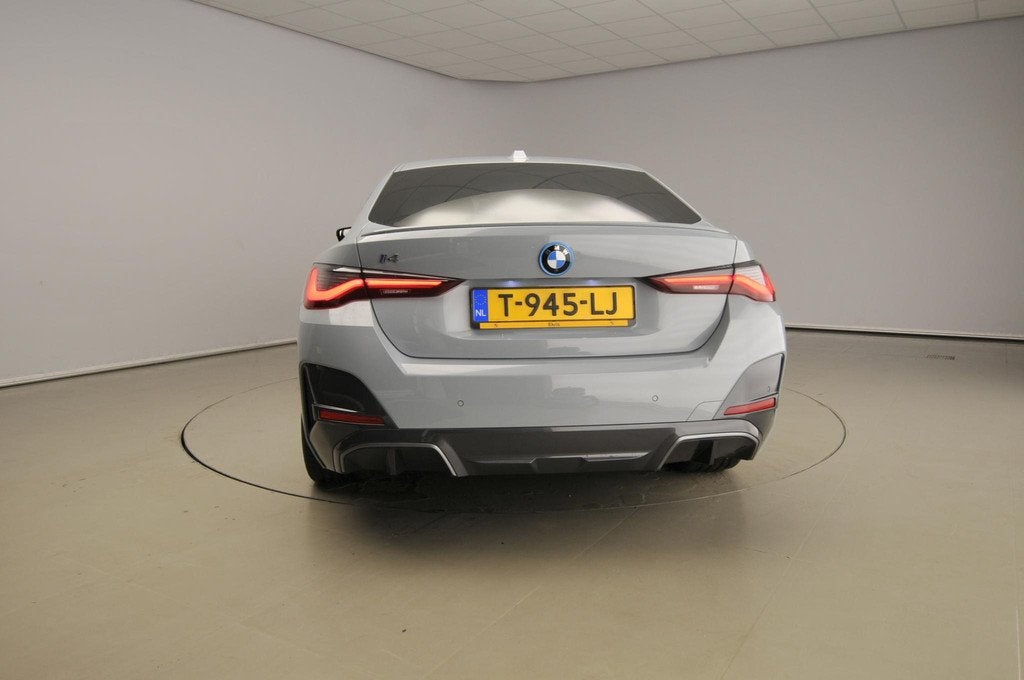 BMW i4 Gran Coupe eDrive40 | M-Sportpakket |LED | Leder | Na, Auto's, BMW, Achterwielaandrijving, Met garantie (alle), Zilver of Grijs