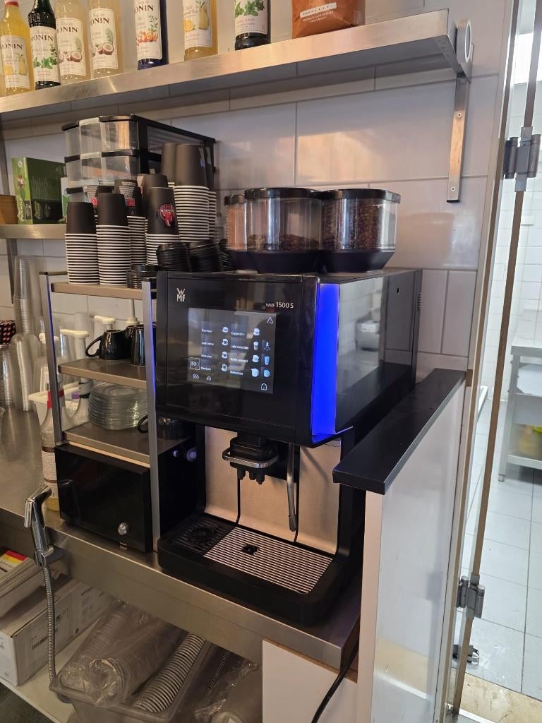 WMF 1500 S koffiemachine + Melk decp. en warmhouder, Ophalen, Gebruikt, 10 kopjes of meer, Koffiemachine