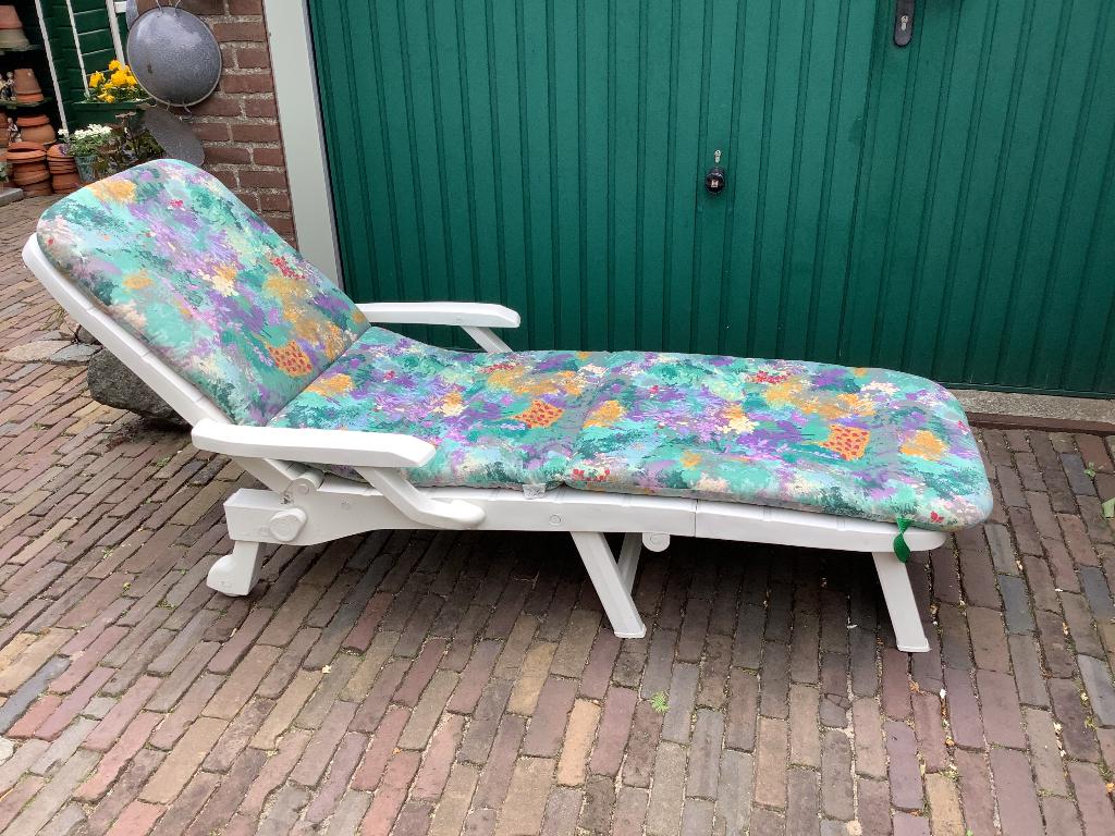 Ligbed, Tuin en Terras, Ligbedden, Ophalen, Zo goed als nieuw, Kunststof, Verrijdbaar