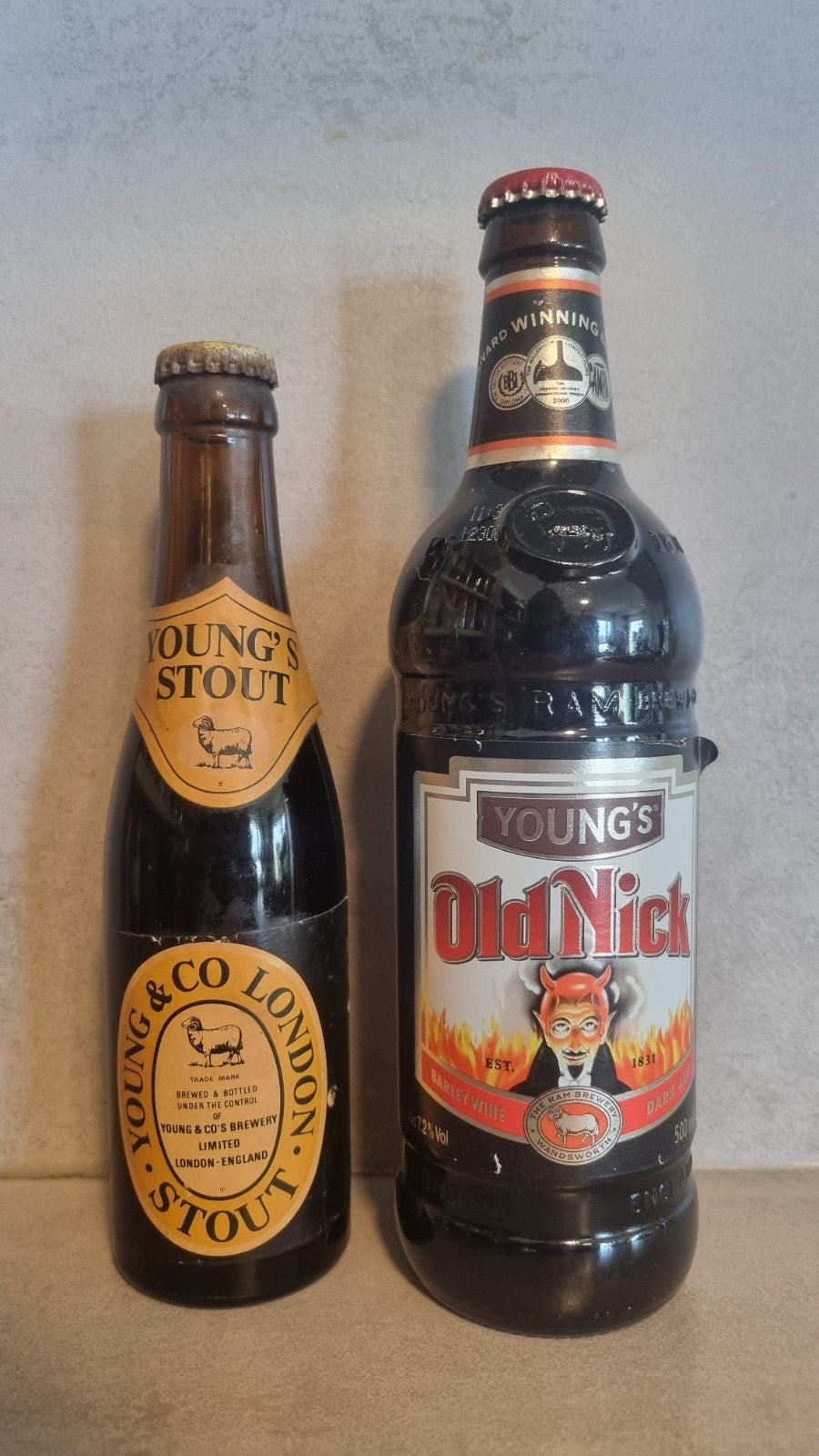 Young's Stout '70, Gistel & Young's Old Nick '03, Wandsworth, Verzamelen, Biermerken, Zo goed als nieuw, Flesje(s), Overige merken