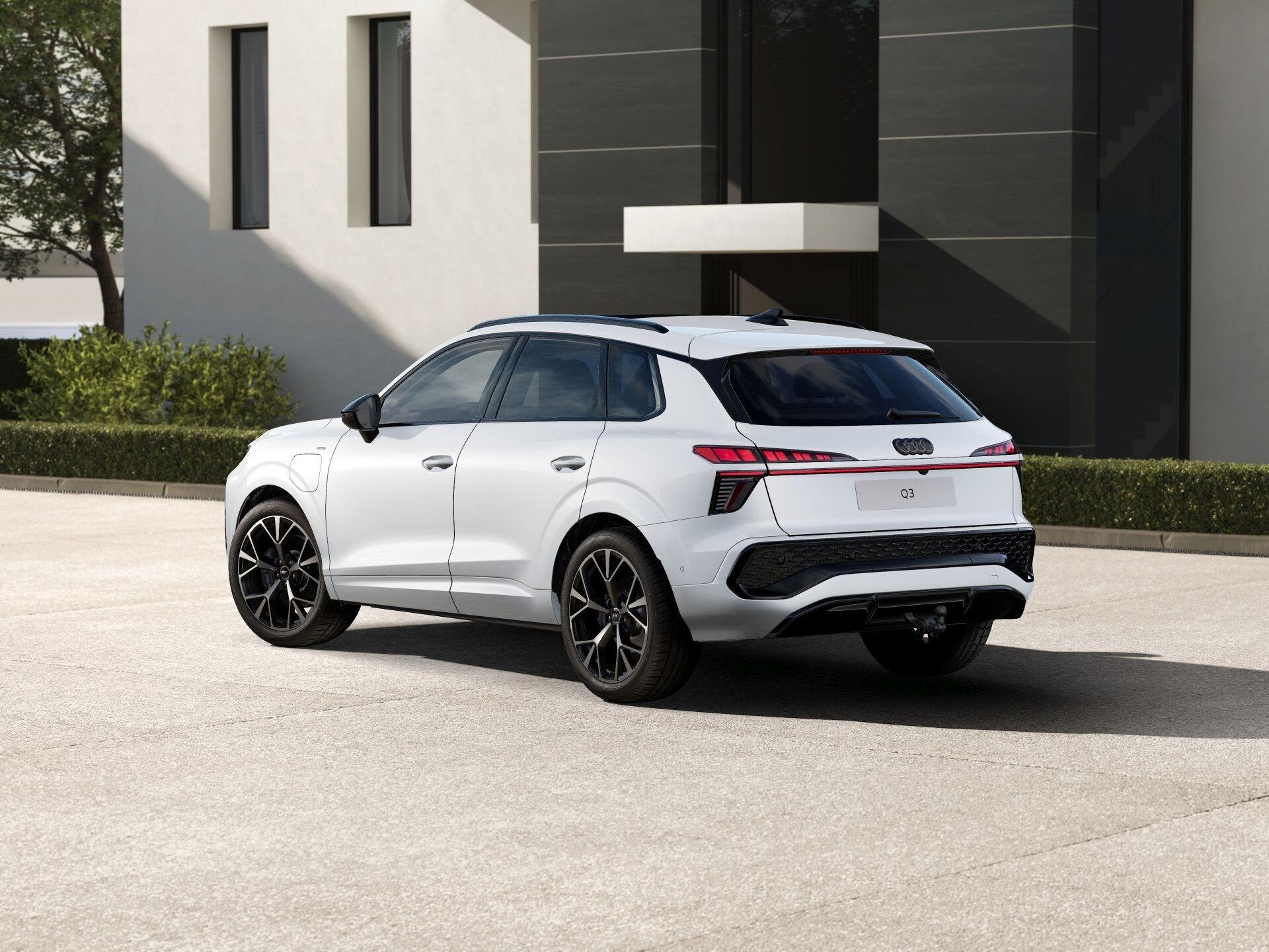 Audi Q3 1.5 e-hybrid 272pk S Edition | Panoramadak | Trekhaa, Auto's, Audi, 12 maanden, 1800 kg, 1498 cc, 4 cilinders