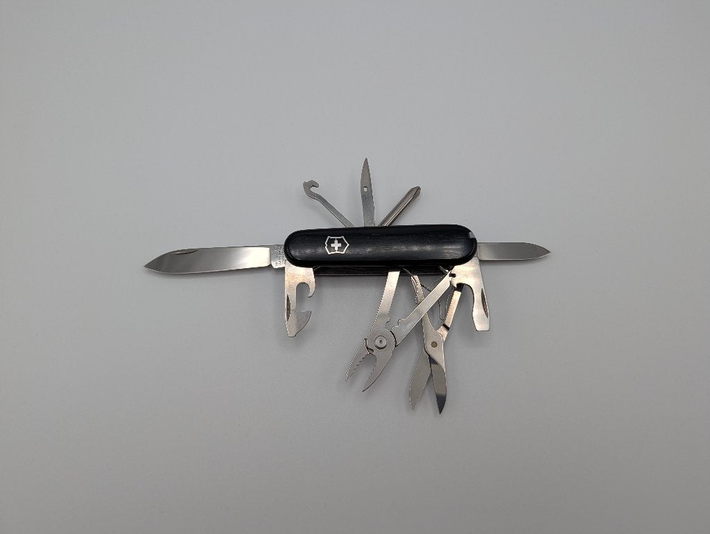 Victorinox Deluxe Tinker zwart, Caravans en Kamperen, Kampeergereedschap, Ophalen of Verzenden, Zo goed als nieuw