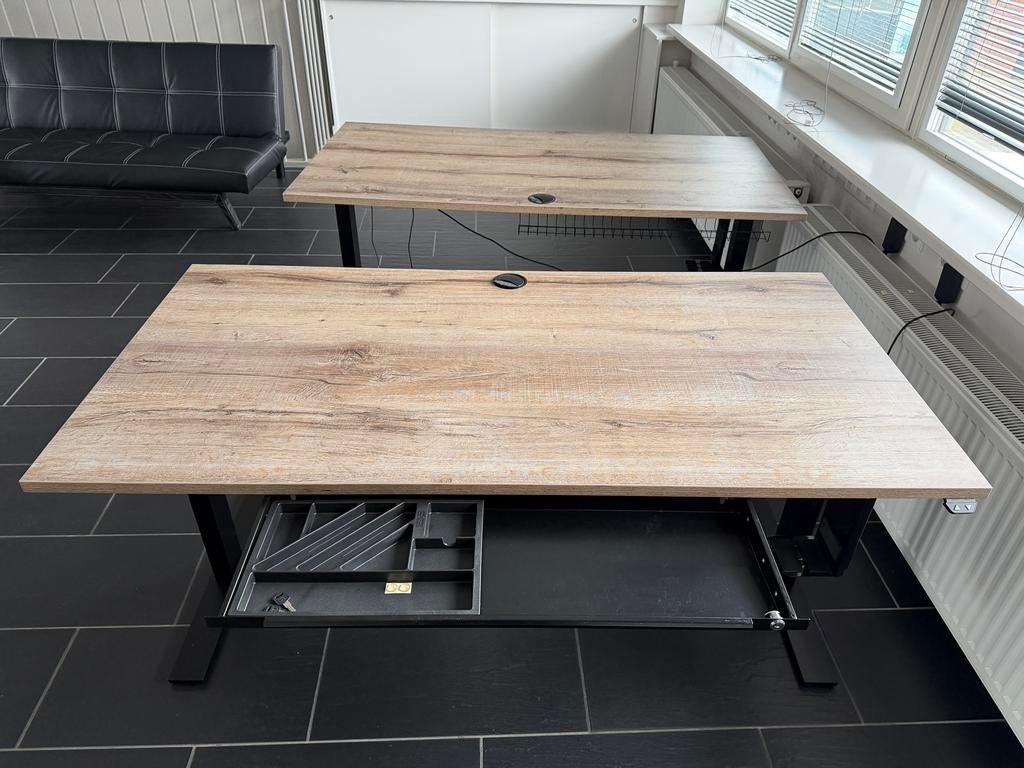 Zit-sta bureau 160 x 80, Ophalen, Kabelgoot, ., Zo goed als nieuw