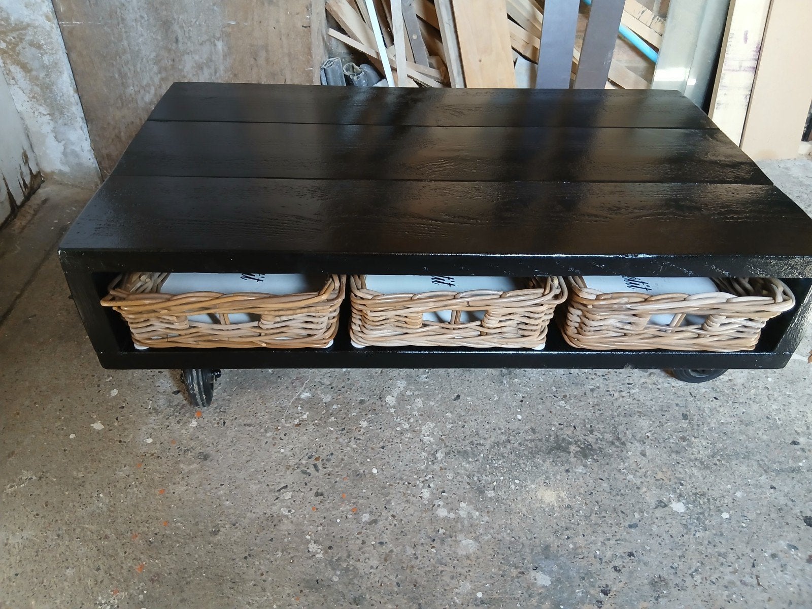 nieuwe salontafel met 3 rieten manden.incl., Ophalen, 100 tot 150 cm, Nieuw, 50 tot 100 cm