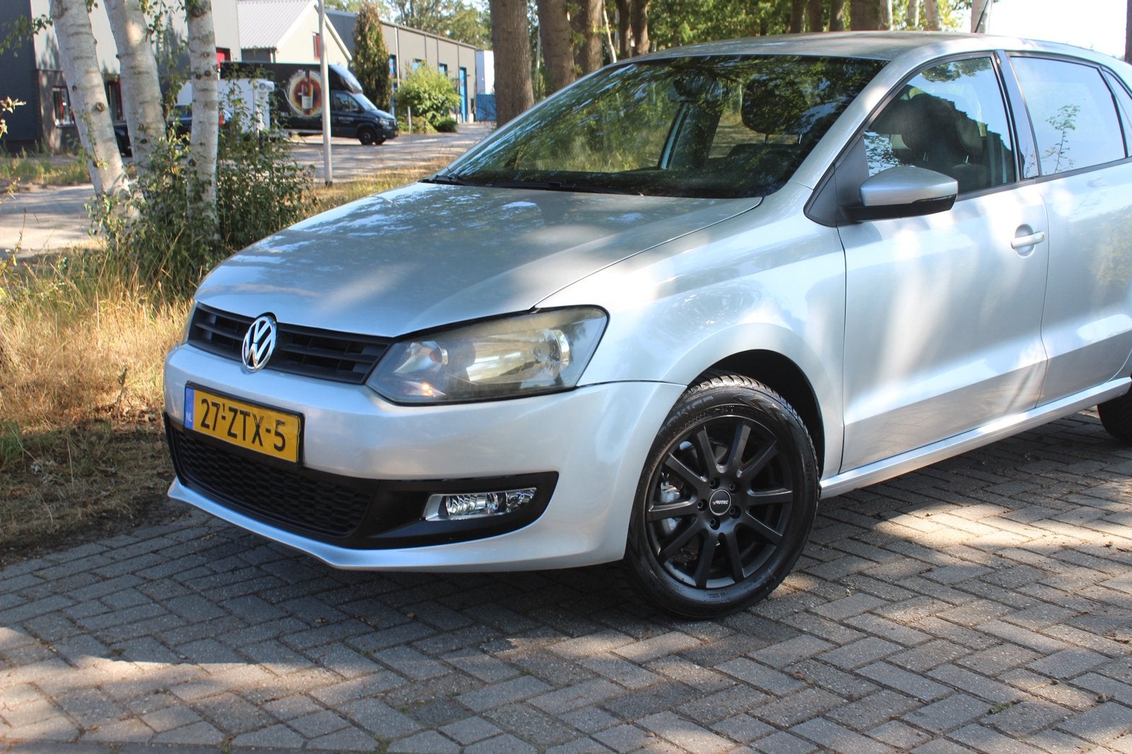 Volkswagen Polo 1.2 51KW 2011 Grijs Cruise/velgen/new APK, Auto's, Volkswagen, Voorwielaandrijving, 967 kg, 40 €/maand, Zwart