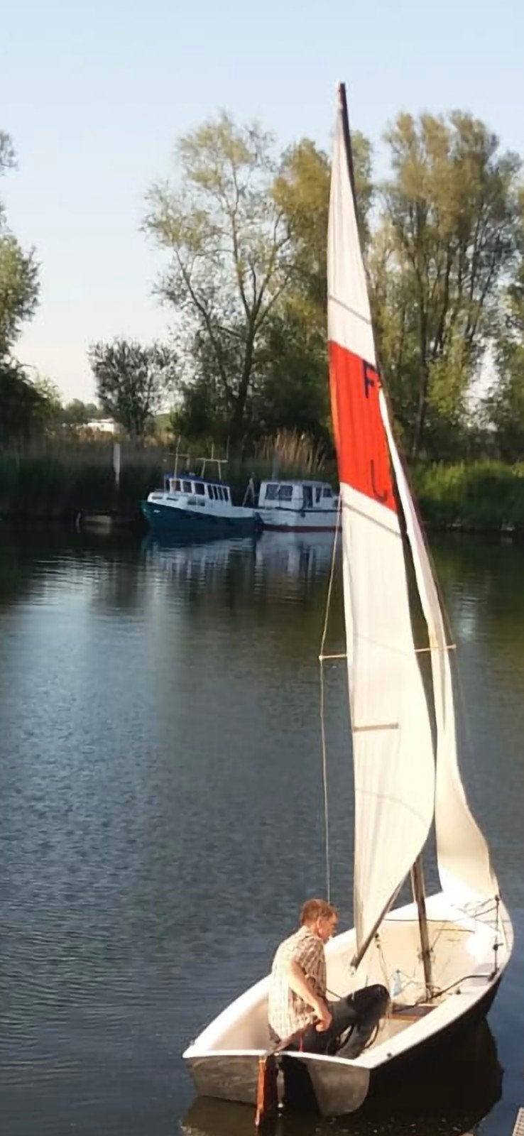 Flying junior zeilbootje compleet met bbm 2pk 2tact, Watersport en Boten, Zeilen en Zeiltoebehoren, Ophalen, Gebruikt, Overige typen