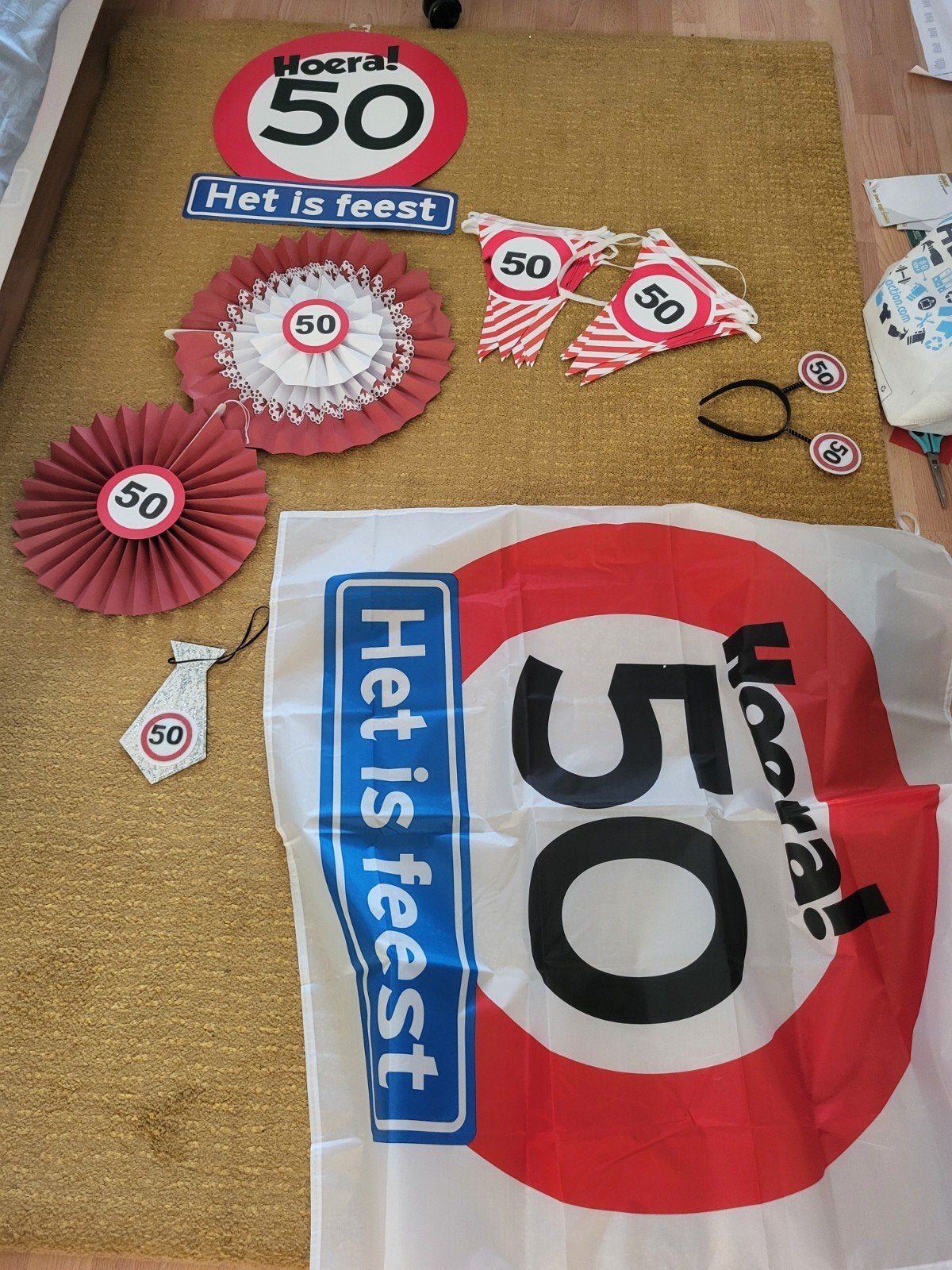 Feestartikelen 50 jaar: Hoera, Het is Feest!, Hobby en Vrije tijd, Feestartikelen, Ophalen of Verzenden, Zo goed als nieuw, Feestartikel