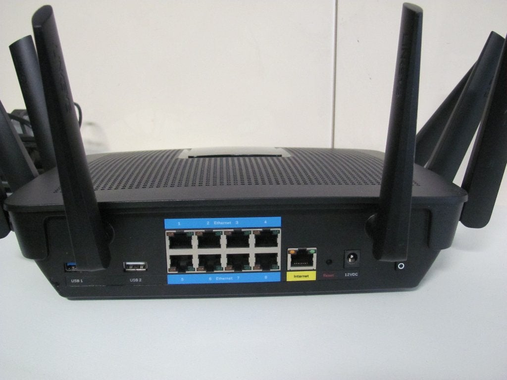 Gaming router van linksys met usb1/usb2 8x lan, Computers en Software, Ophalen of Verzenden, Zo goed als nieuw, Router met modem