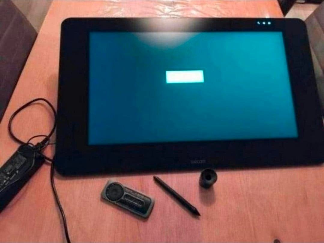Wacom 27 qhd cintiq 27qhd touch met pen adapter en afstandbe, Computers en Software, Ophalen of Verzenden, Zo goed als nieuw